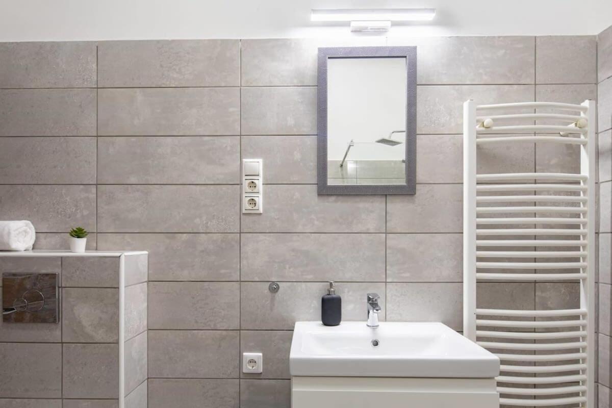 Apartment - Large - Modern At River Budapest