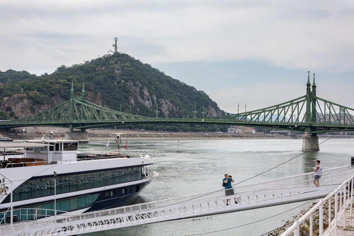 - Large - Modern At River * Budapest