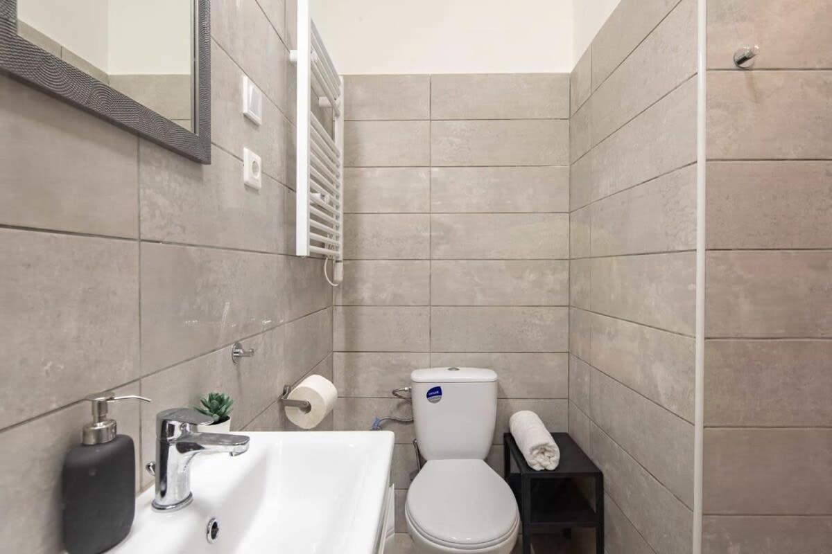 Apartment - Large - Modern At River *