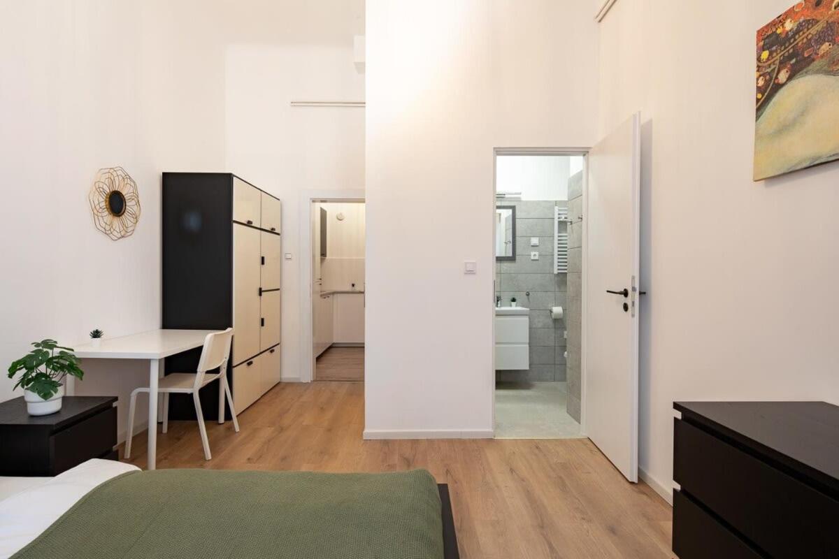 - Large - Modern At River Apartment Budapest