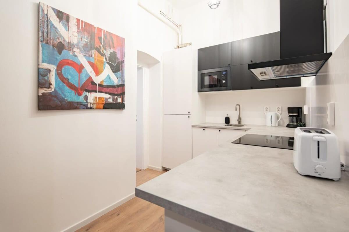 - Large - Modern At River Apartment *