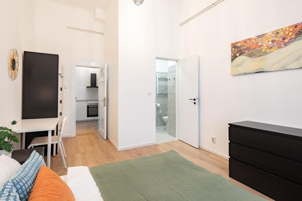 Apartment - Large - Modern At River *