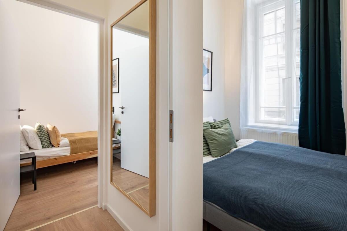 - Large - Modern At River Apartment