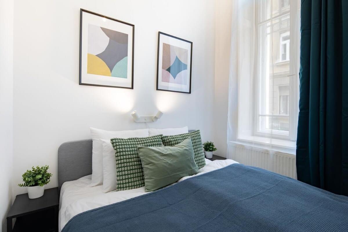 Apartment - Large - Modern At River