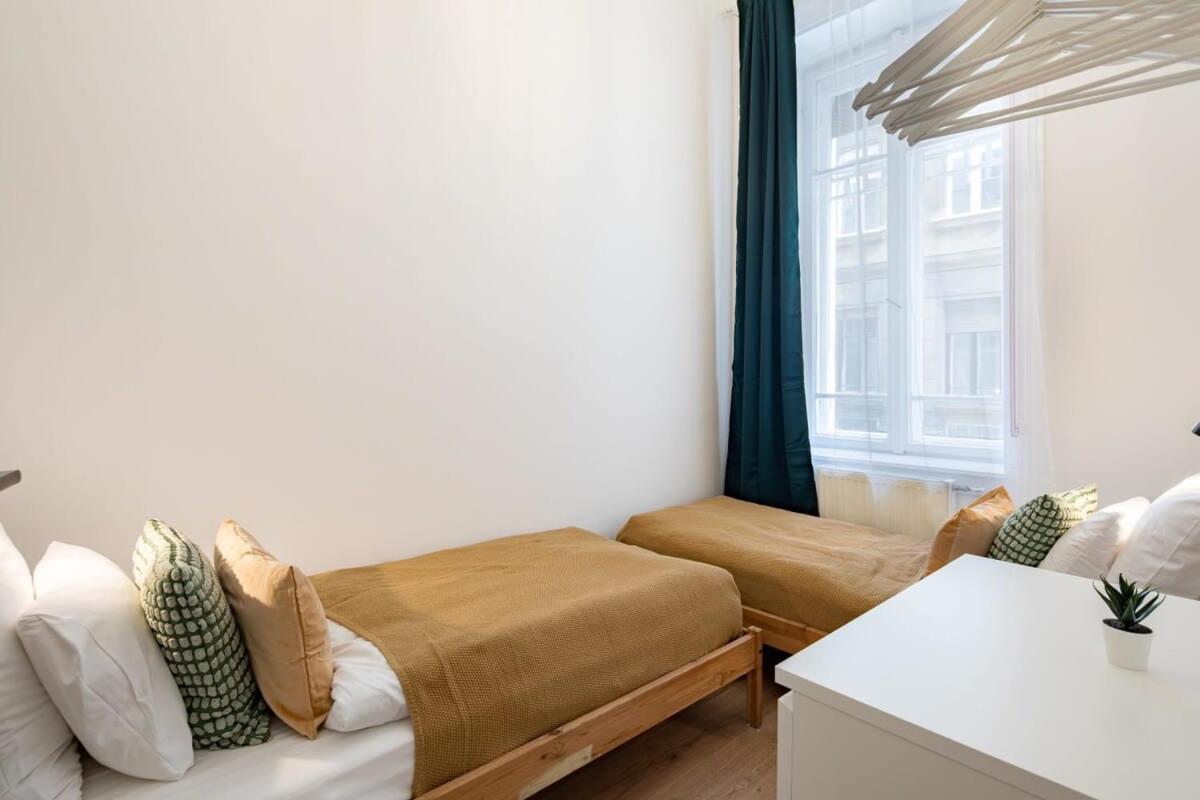 - Large - Modern At River Apartment *