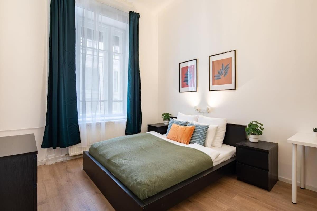 - Large - Modern At River Apartment Budapest
